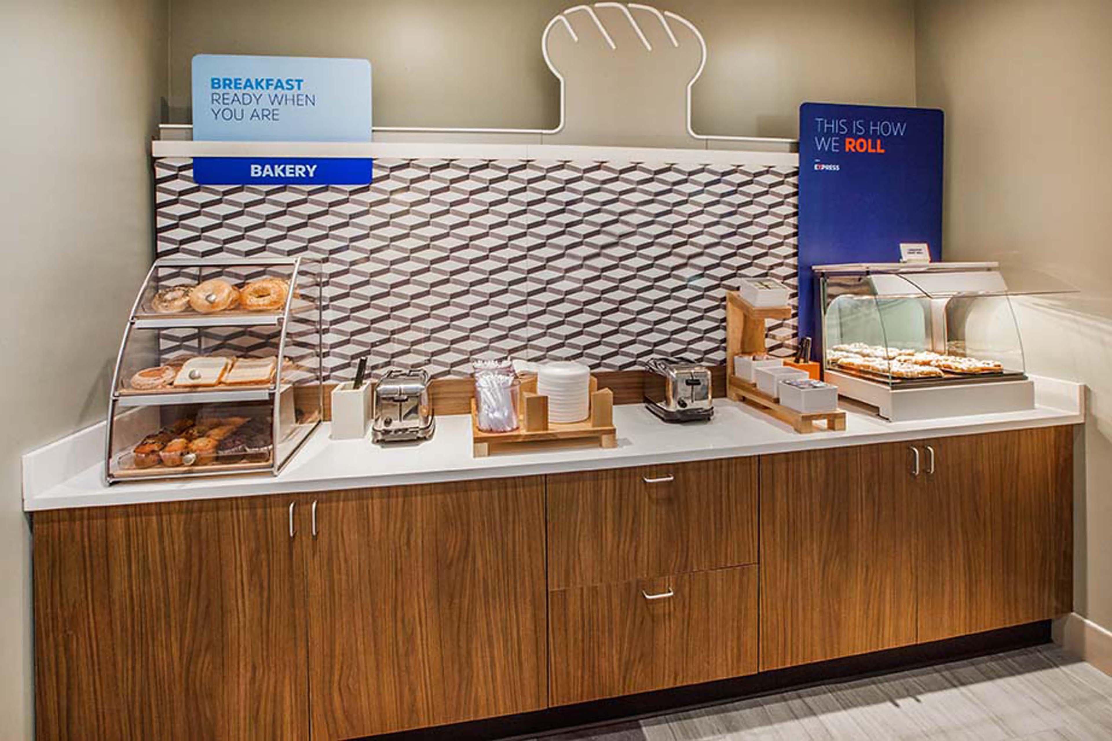 Holiday Inn Express Hotel & Suites Midlothian Turnpike By Ihg North Chesterfield Bagian luar foto