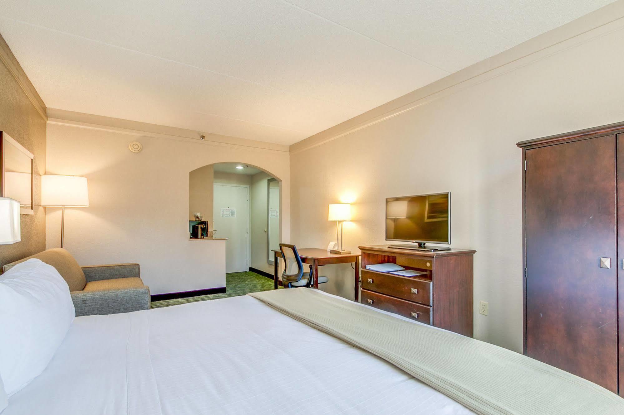 Holiday Inn Express Hotel & Suites Midlothian Turnpike By Ihg North Chesterfield Bagian luar foto